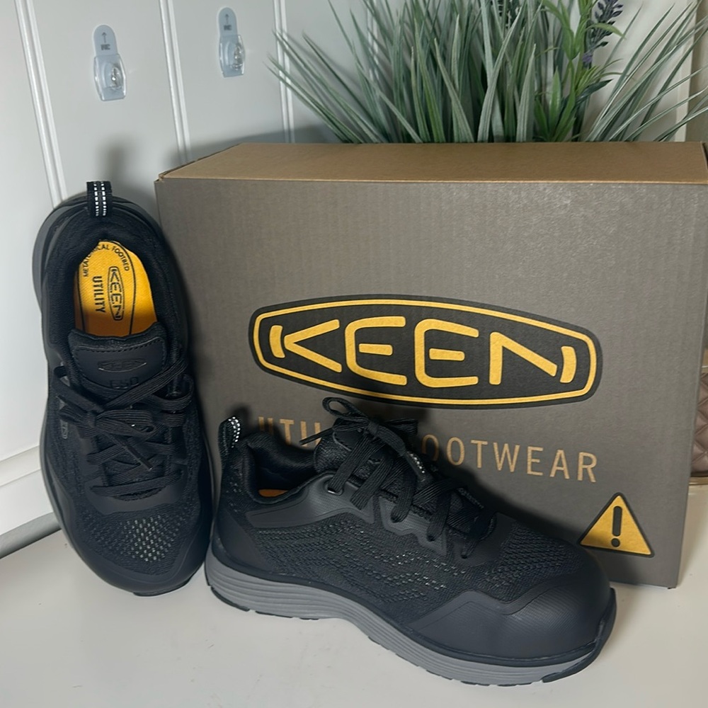 Keen Safety shoe size 6 wide brand new